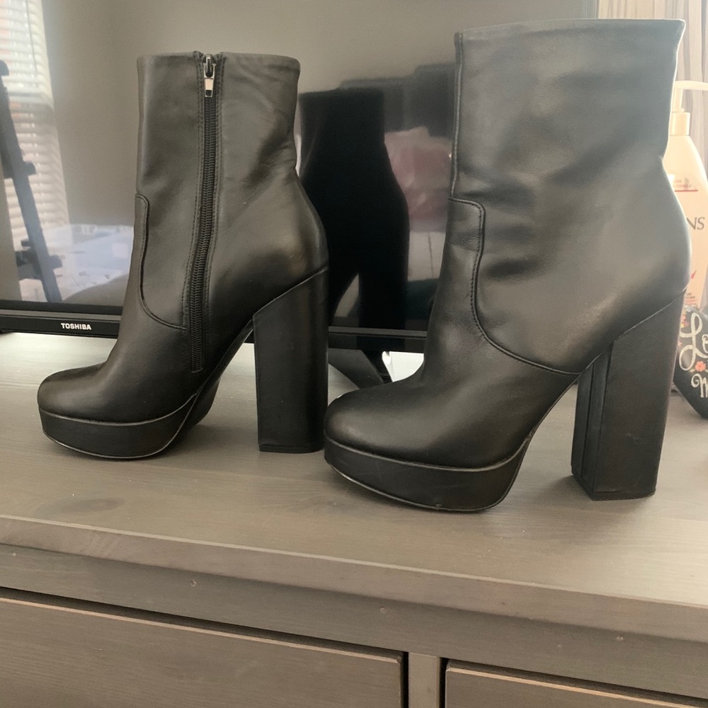 Steve Madden Platform boots